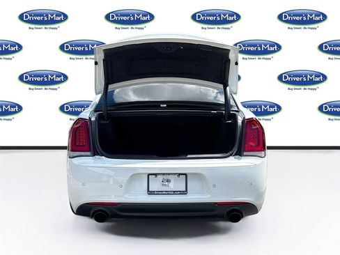Used 2023 Chrysler 300 C image 30