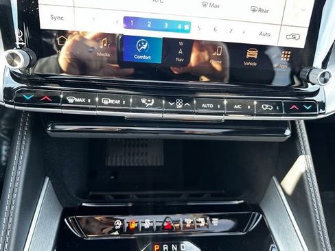 New 2026 Jeep Grand Wagoneer 4WD w/ Premium Group I image 25