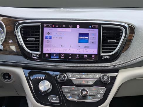 Used 2022 Chrysler Pacifica Limited FWD image 19