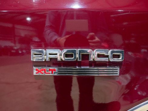 Used 1990 Ford Bronco XLT 2dr 4WD SUV image 36