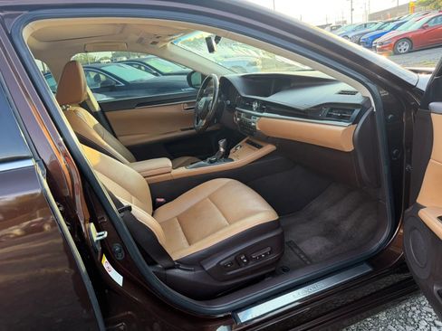 Used 2016 Lexus ES 350 w/ Premium Package w/Wood Trim FWD image 12