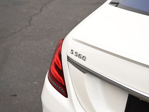 Used 2019 Mercedes-Benz S 560 Sedan image 4