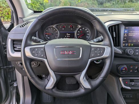 Used 2024 GMC Terrain SLT image 18