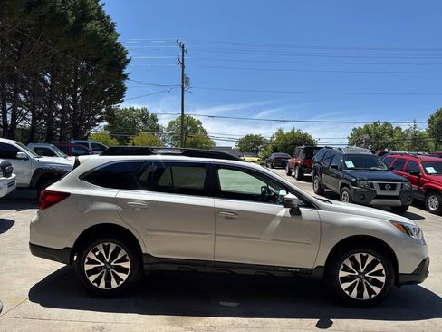 Used 2017 Subaru Outback 3.6R Limited AWD/4WD image 6