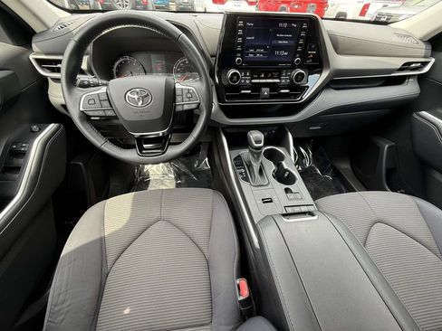 Used 2020 Toyota Highlander LE FWD image 14