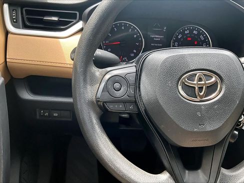 Used 2019 Toyota RAV4 LE FWD image 24