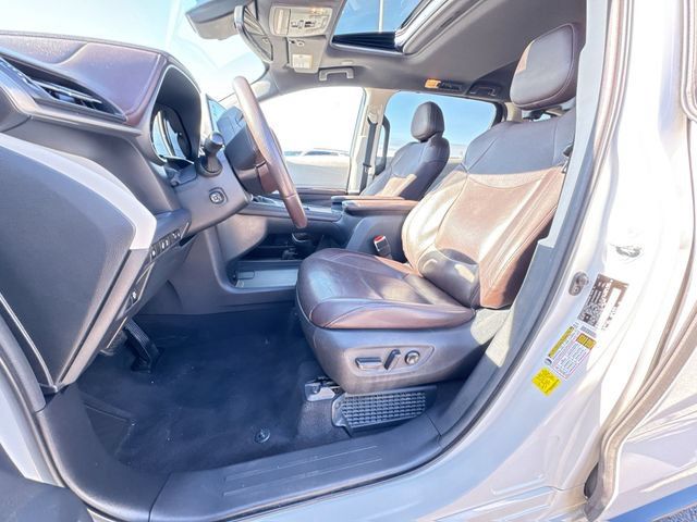 Used 2021 Toyota Sienna Platinum AWD/4WD image 20