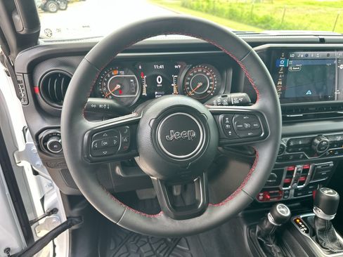 Used 2024 Jeep Wrangler Unlimited Rubicon AWD/4WD image 14