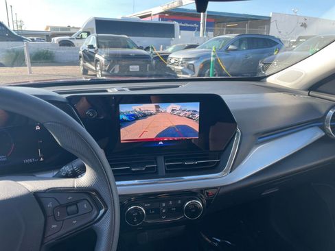 Used 2025 Chevrolet Trax LT image 17