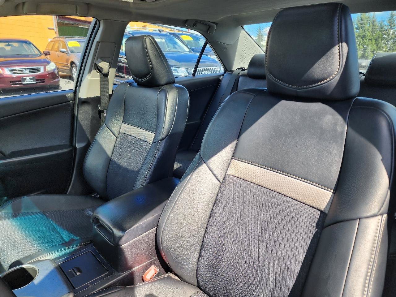Used 2014 Toyota Camry SE FWD image 15