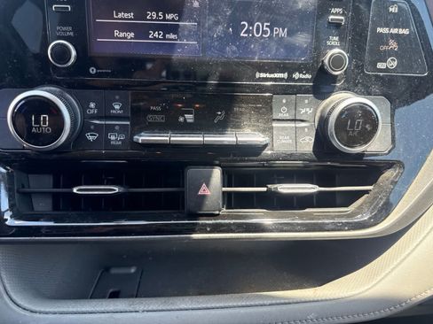Used 2021 Toyota Highlander LE FWD image 26