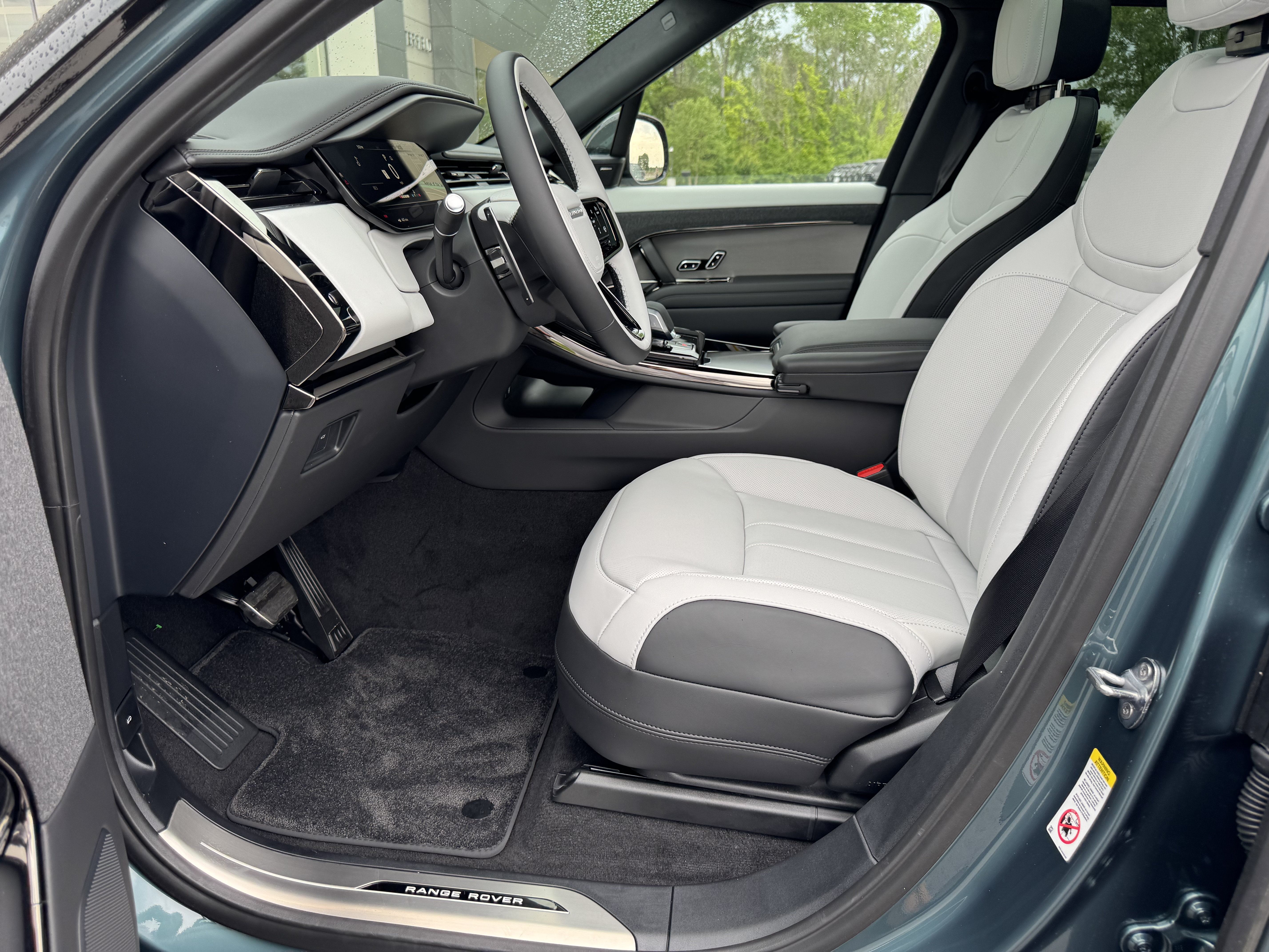 New 2026 Land Rover Range Rover Sport Dynamic SE AWD/4WD image 13
