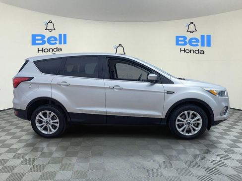 Used 2019 Ford Escape SE image 5
