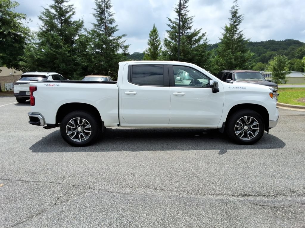 Used 2022 Chevrolet Silverado 1500 LT w/ Protection Package AWD/4WD image 4