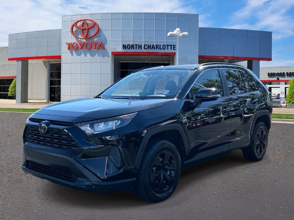 Used 2020 Toyota RAV4 LE FWD image 3