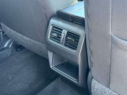 Used 2023 Nissan Rogue S image 15