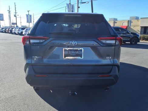 Used 2021 Toyota RAV4 XLE image 3