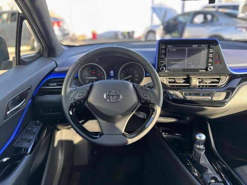 Used 2021 Toyota C-HR XLE image 18