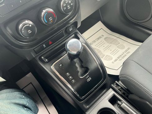 Used 2010 Jeep Compass Sport w/ PWR Equipment Group image 18