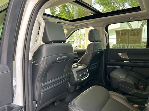 Used 2025 Ford Expedition Platinum AWD/4WD image 53