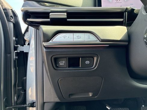 Used 2025 Genesis GV80 2.5T Standard image 13