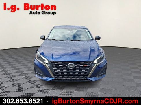 Used 2024 Nissan Altima 2.5 SR FWD image 2