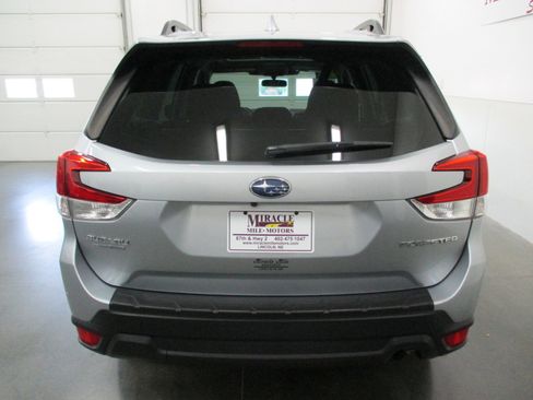 Used 2022 Subaru Forester Premium image 5