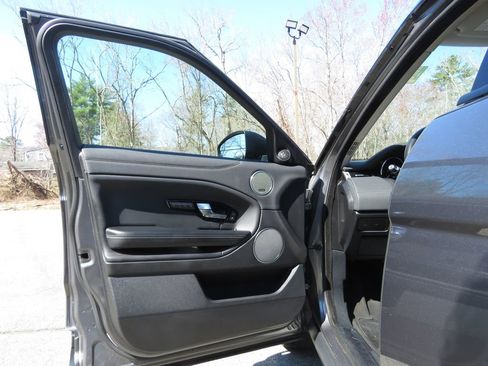 Used 2017 Land Rover Range Rover Evoque SE image 9