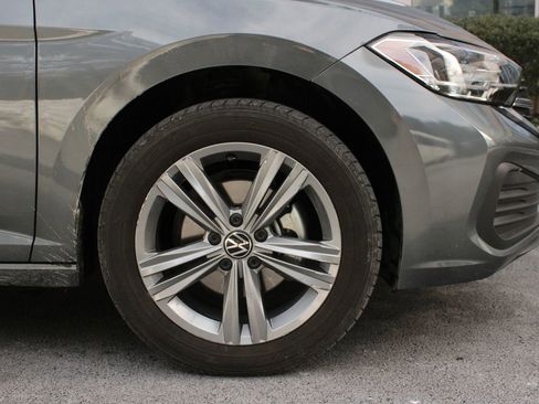 Used 2024 Volkswagen Jetta SE image 4