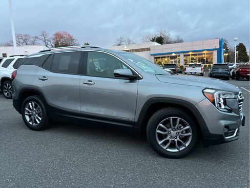 Used 2023 GMC Terrain SLT AWD/4WD image 3