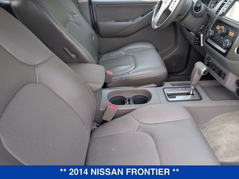 Used 2014 Nissan Frontier SL w/ SL Moonroof Package AWD/4WD image 31
