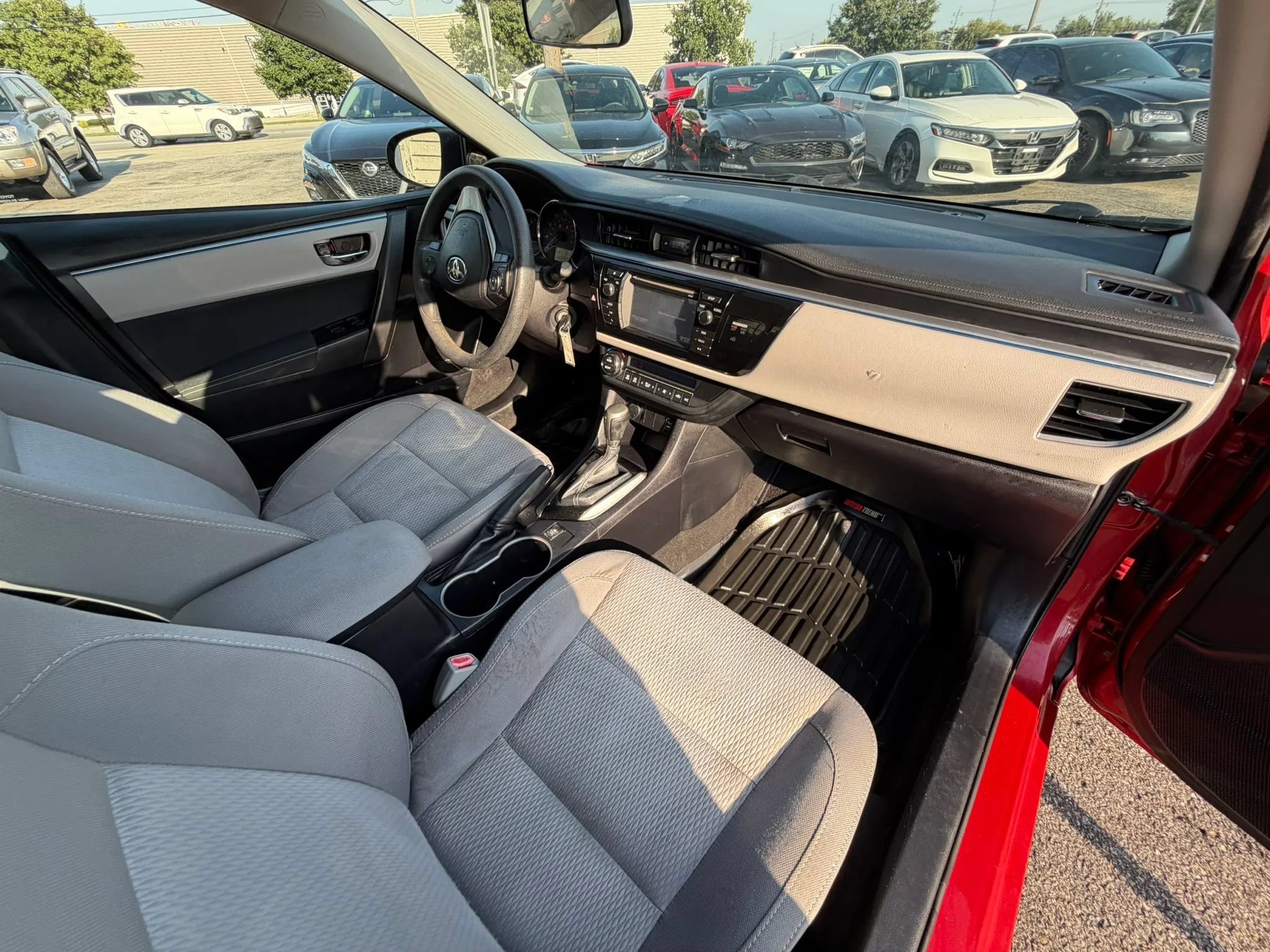 Used 2015 Toyota Corolla LE FWD image 27