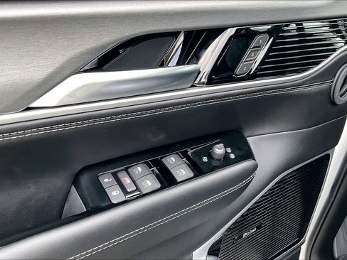 New 2026 Jeep Grand Wagoneer L Limited AWD/4WD image 17