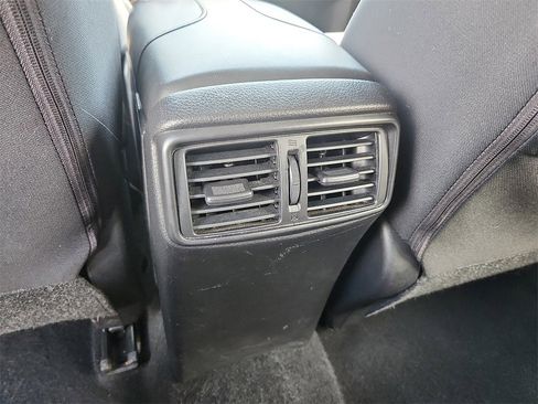 Used 2021 Nissan Rogue Sport SV image 11