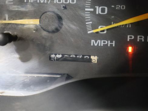 Used 1999 GMC Suburban 4WD w/ Marketing Opt Pkg 3 image 30