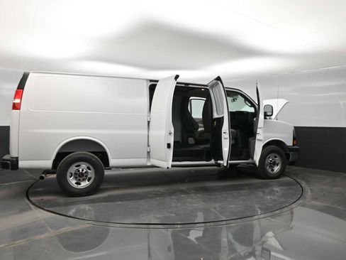 New 2026 GMC Savana 3500 Extended RWD image 38