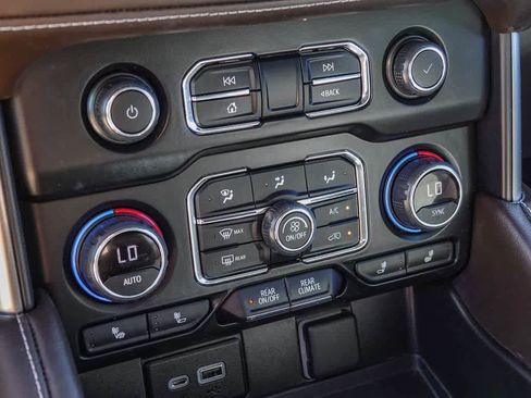 Used 2022 Chevrolet Tahoe LT w/ Luxury Package image 21