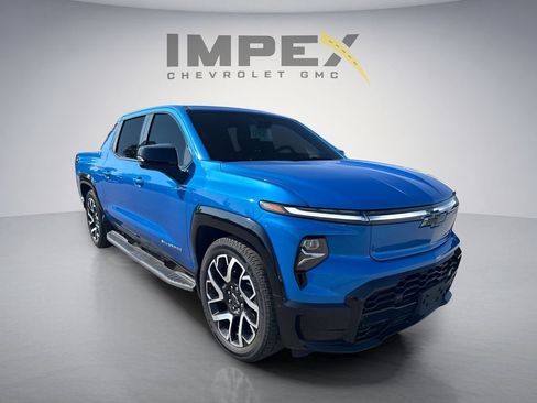 Used 2025 Chevrolet Silverado EV RST AWD/4WD image 7