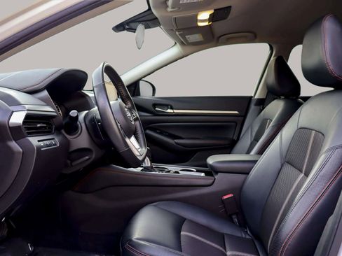 Used 2024 Nissan Altima 2.5 SR image 17