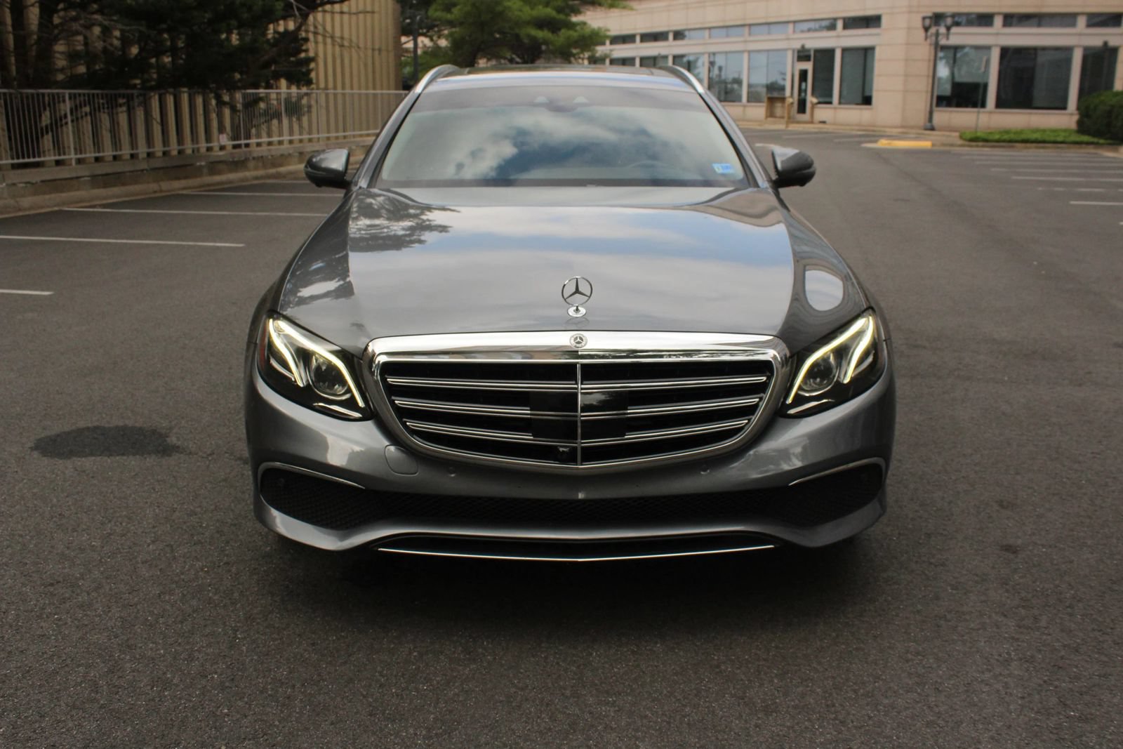 Used 2018 Mercedes-Benz E 400 4MATIC Wagon w/ Premium 3 Package image 3