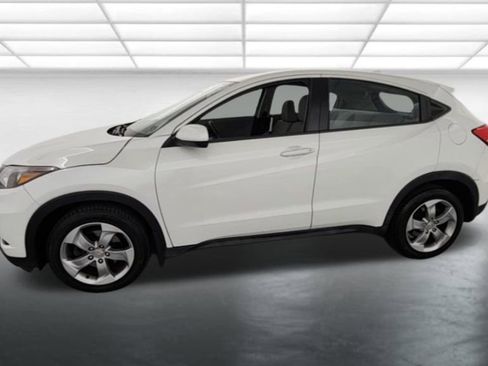 Used 2017 Honda HR-V LX image 3