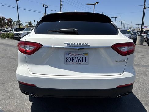 Used 2017 Maserati Levante AWD/4WD image 7