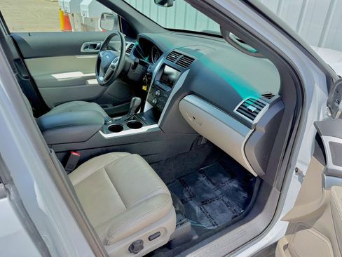 Used 2014 Ford Explorer XLT w/ Equipment Group 202A AWD/4WD image 22