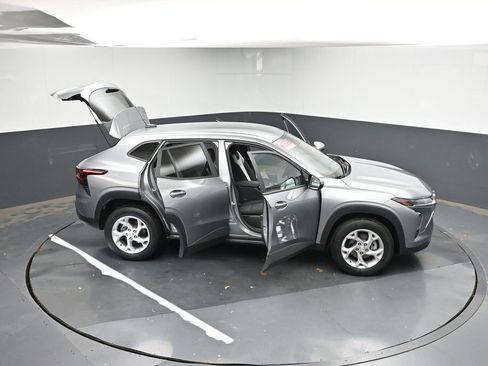 Used 2025 Chevrolet Trax LS w/ LS Convenience Package FWD image 46