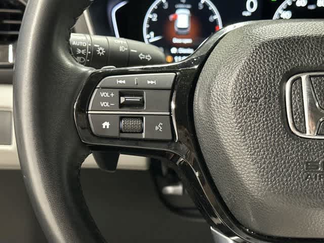 Certified 2025 Honda Pilot Touring image 17