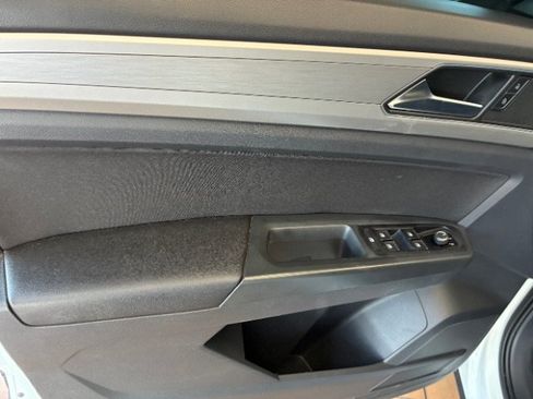 Used 2018 Volkswagen Atlas Launch Edition FWD image 11