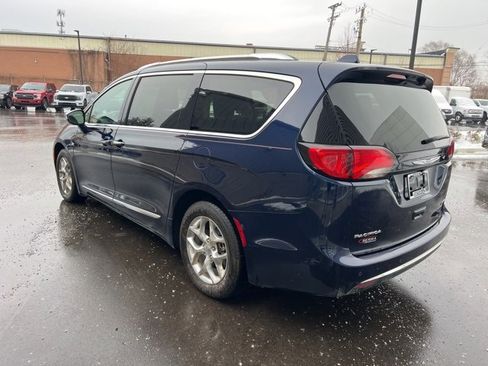 Used 2020 Chrysler Pacifica Limited image 7