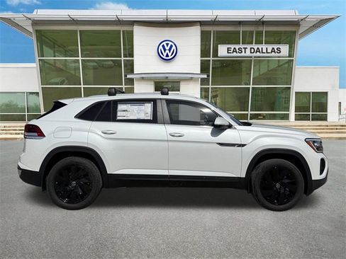 New 2026 Volkswagen Atlas Cross Sport SE image 2