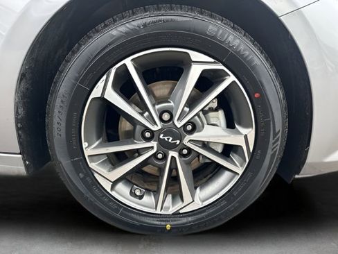 Used 2024 Kia Forte LXS image 12