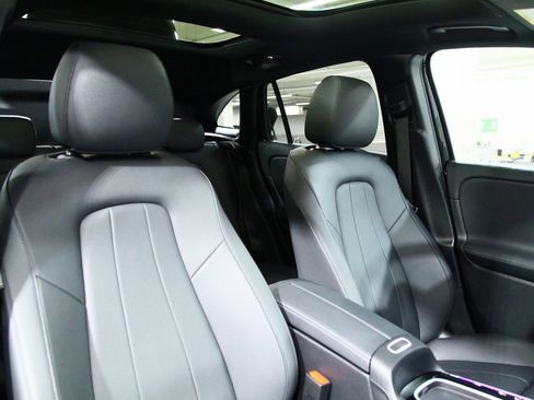 Used 2025 Mercedes-Benz GLA 250 4MATIC image 24